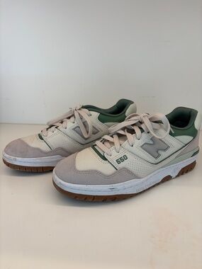 New Balance 550 Women’s Trainer in Cream/Green